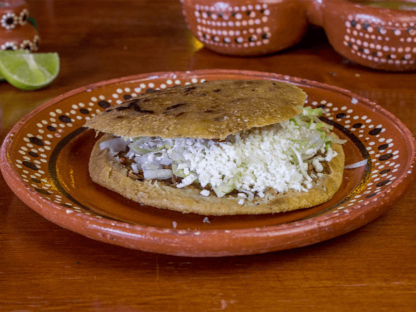 Pozole Chico + Gordita de Chicharrón