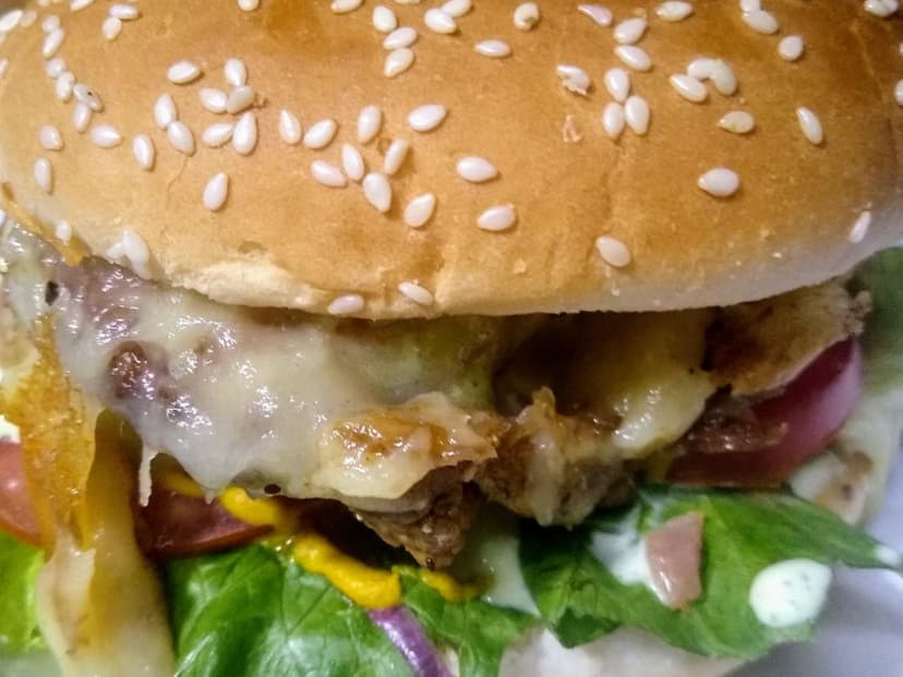 MIA 'LII HAMBURGUESAS Y ALITAS