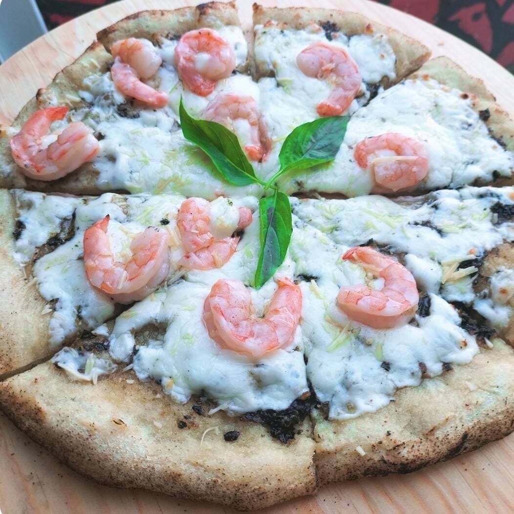 Pizza Pesto con Camarones