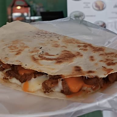 QUESADILLA HARINA TROCITO EN SALSA MORITA