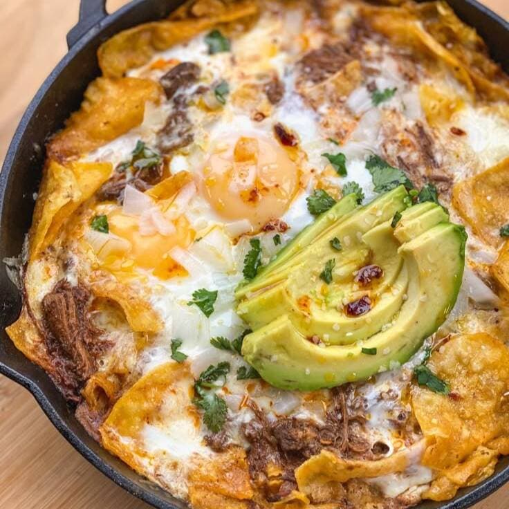 CHILAQUILES CON BIRRIA