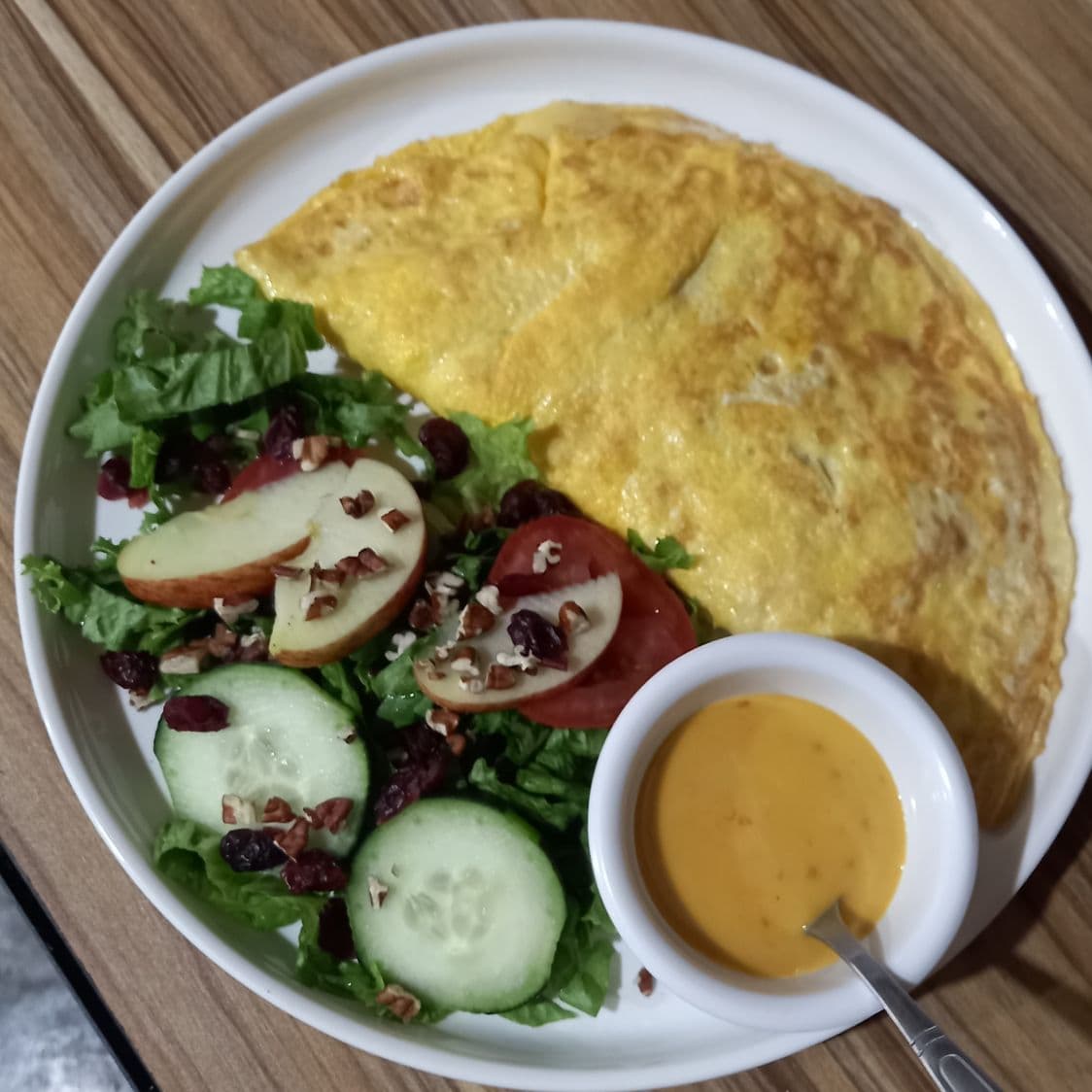 Omelette de jamon con manchego y ensalada