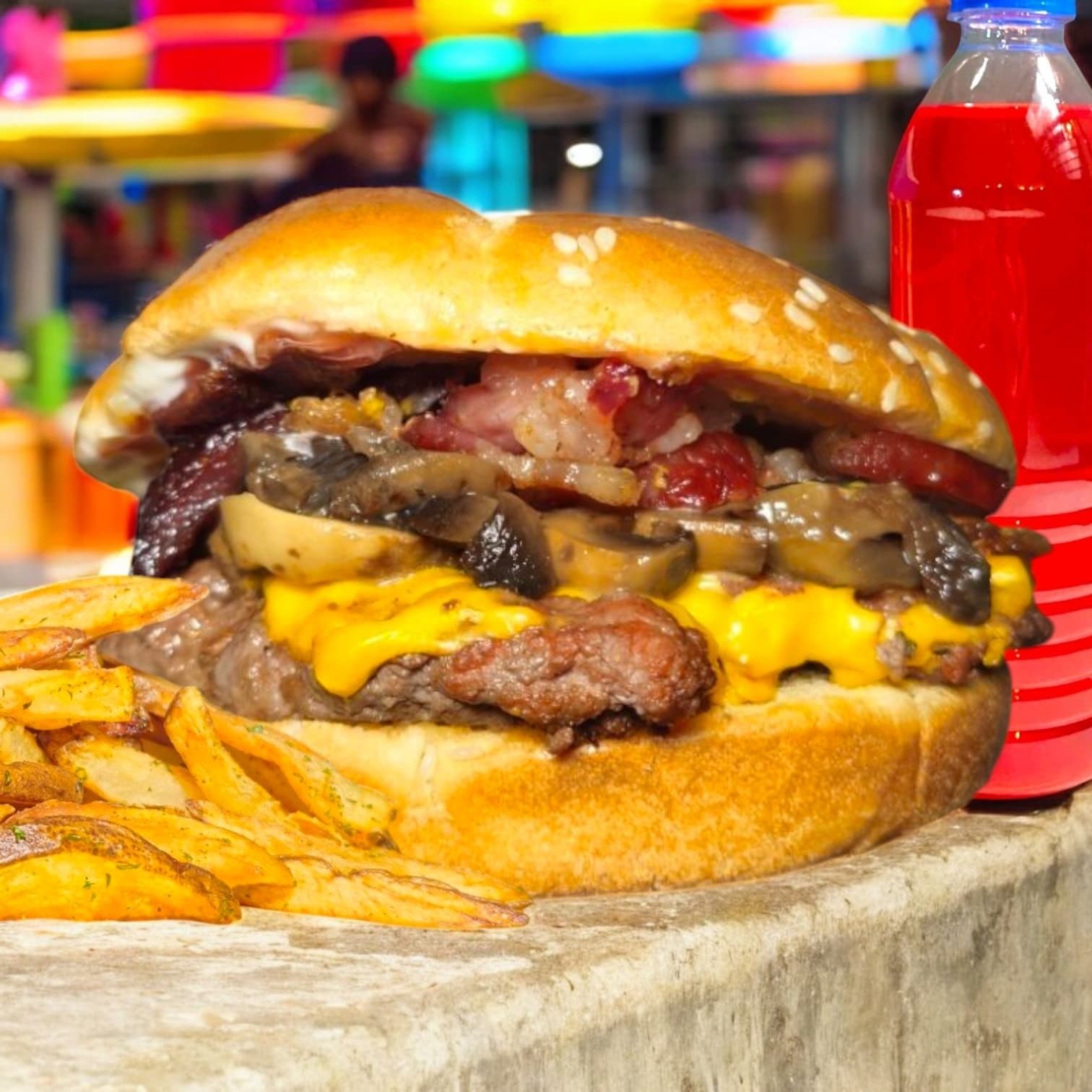Combo Cheeseburger Con Tocino Y Champiñón 🍔+🍟+🥤