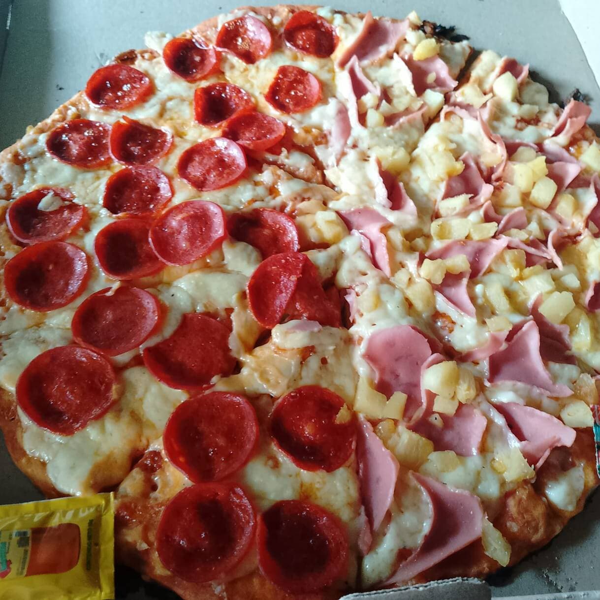 Pizza Familiar Peperoni/Hawaiana
