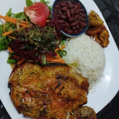 Plato Ejecutivo con Chuleta de Cerdo