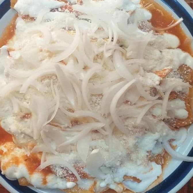 Chilaquiles Rojos con Pollo