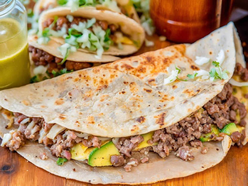 TAQUERÍA LOS PLEBES