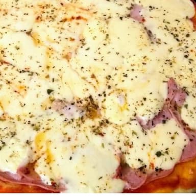 Pizza de queso y jamón de 22 cm