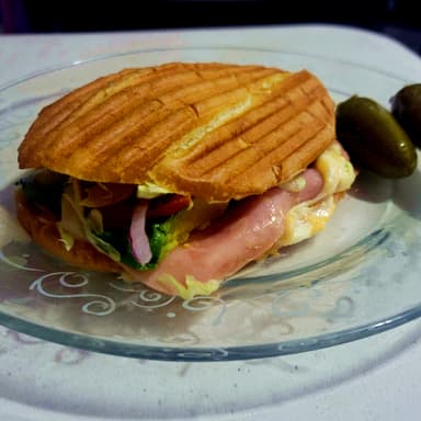 Torta De Jamon Con Queso a la plancha