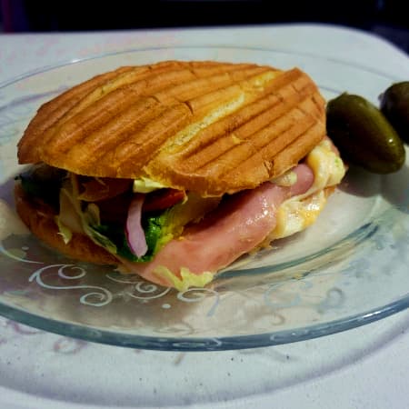Torta De Jamon Con Queso a la plancha