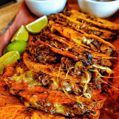 Taco Volteado de Barbacoa con Queso