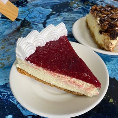 Combo-Rebanada de Cheesecake y Latte en las Rocas