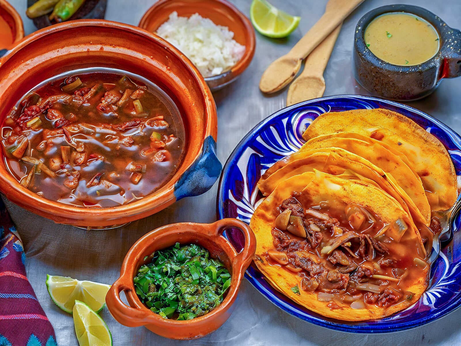 TACOS DE BIRRIA RIVERA