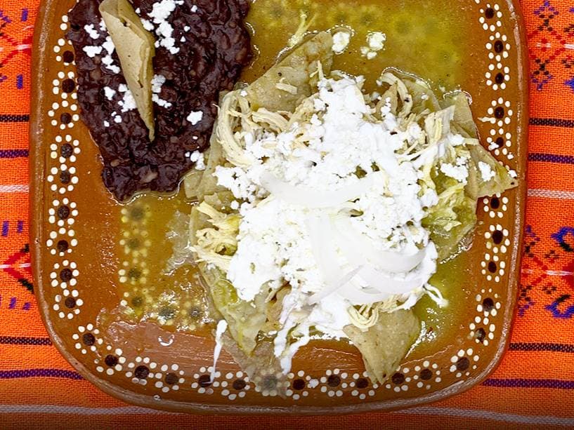Chilaquiles Verdes con pollo + Cafe de olla