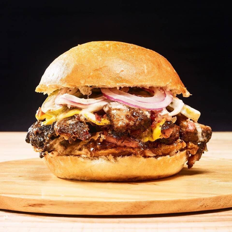 The Sweet Southern acompañada con papas fritas