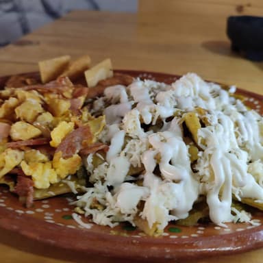 1/2 Orden de chilaquiles c/huevos al gusto