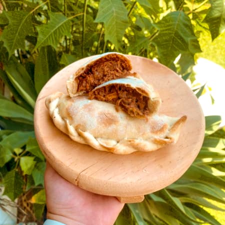 Empanada de Pollo con Mole
