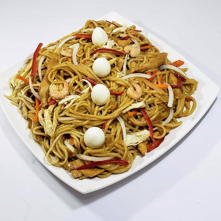 Chow Mein Pollo Y Camarón