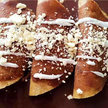 3 Piezas De Enfrijoladas De Pollo