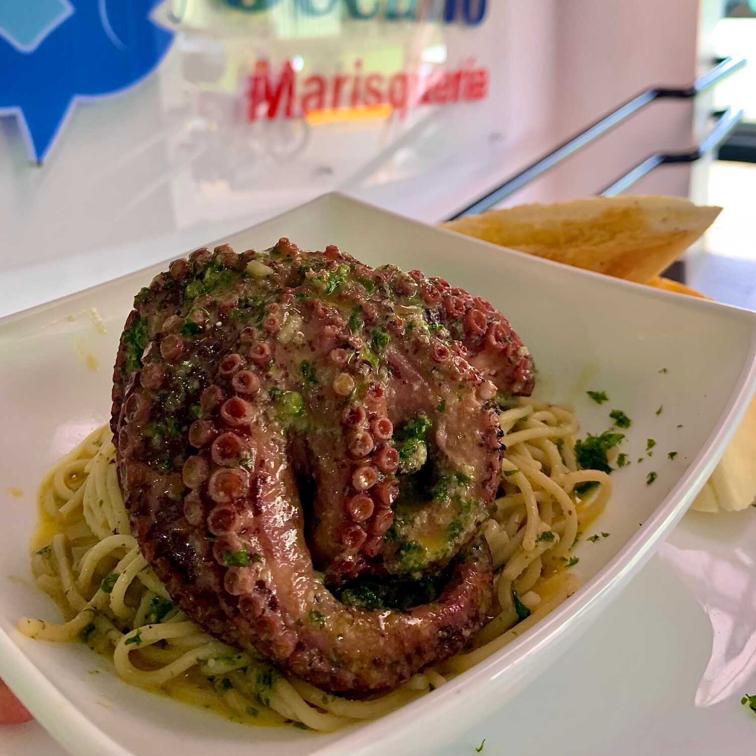 PASTA CON PULPO A LA PARRILLA