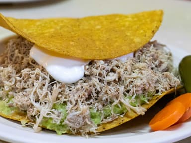 Tostada Especial + Consomé