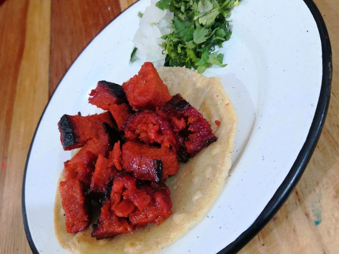 8 Tacos de Chorizo Rojo y Queca de Pastor