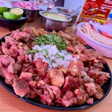 1 Kg Carnitas.