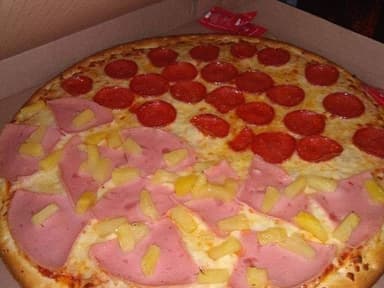 Pizza Familiar Pepperoni y Hawaiana