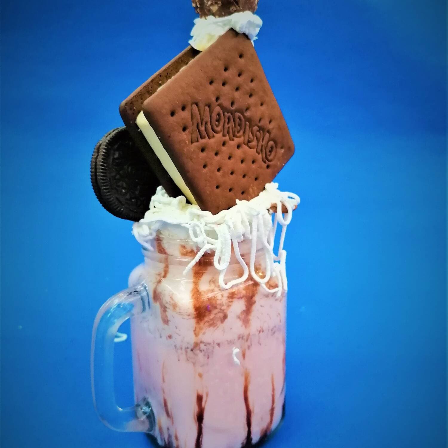 Malteada con Sándwich Helado