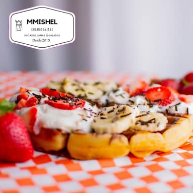 Waffle de Lechera con crema batida y fresa natural