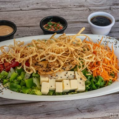 Ensalada de Queso Pollo y Aguacate