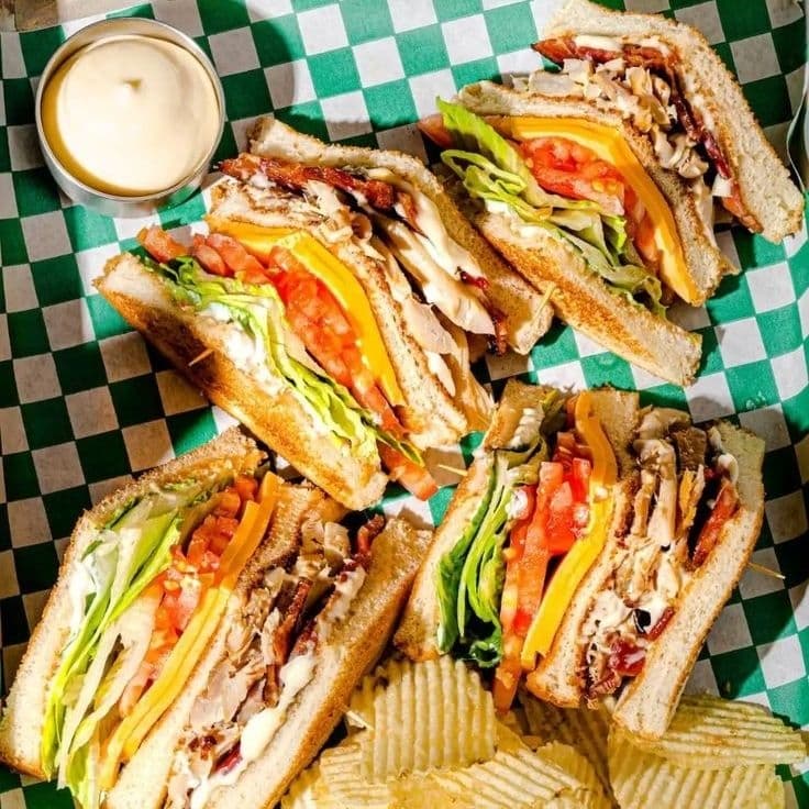 CLUB SANDWICH DE POLLO + COCA-COLA GRATIS