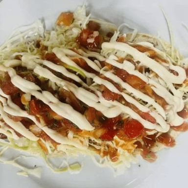 Gallo de Salchichón Arreglado con Repollo y Tomate