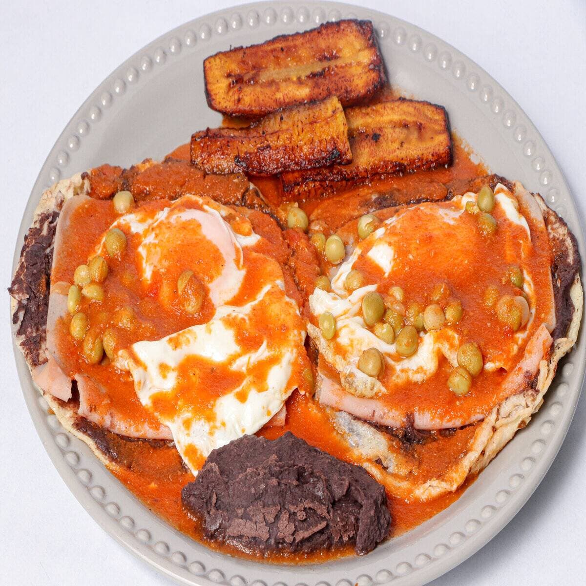 Huevos Motuleños