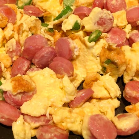 🍳 Huevos con Salchicha + 1 Café GRATIS ☕