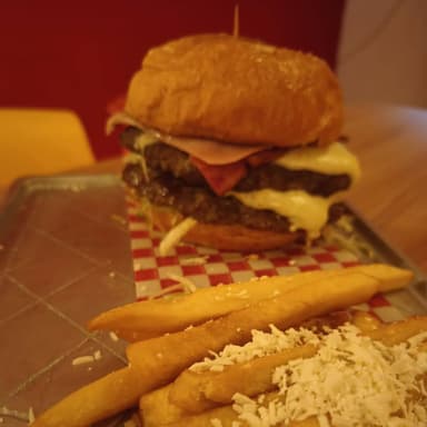 Hamburguesa Doble Carne + Papas a la Francesa