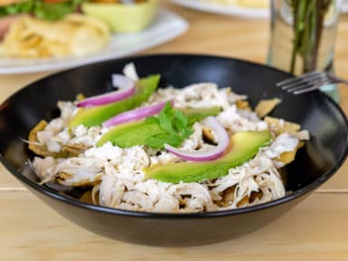 Combo Chilaquiles con Huevo + Jugo de Naranja