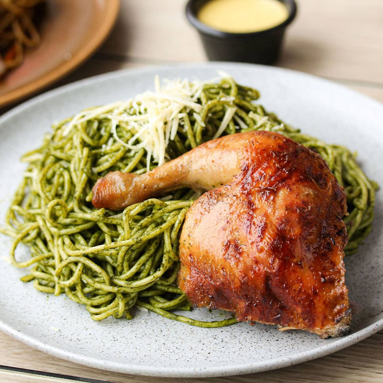 Tallarín al Pesto y Pikalo Leña