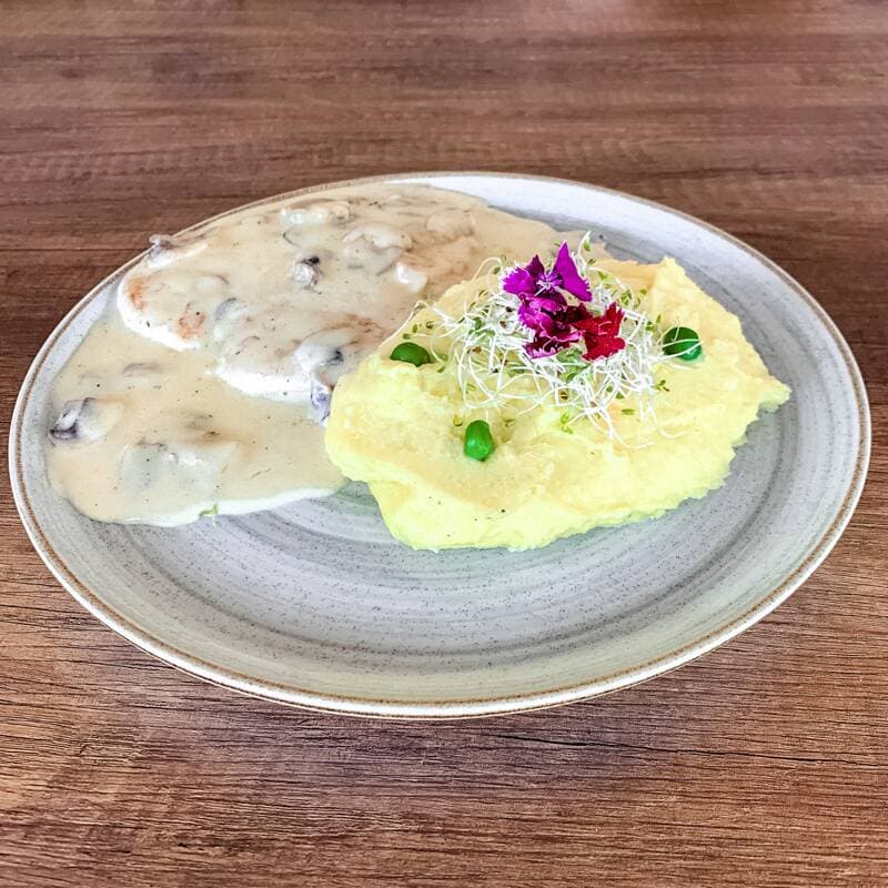 Pollo en Salsa de Champiñones