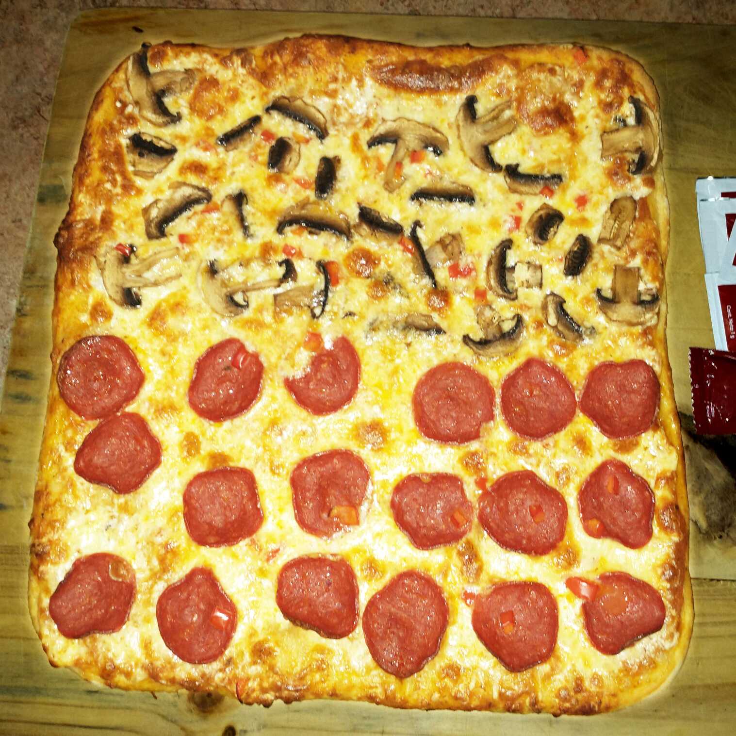 Pizza Pepperoni y Champiñones Chica CB
