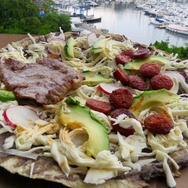 TLAYUDA CON PEPERONI Y TASAJO