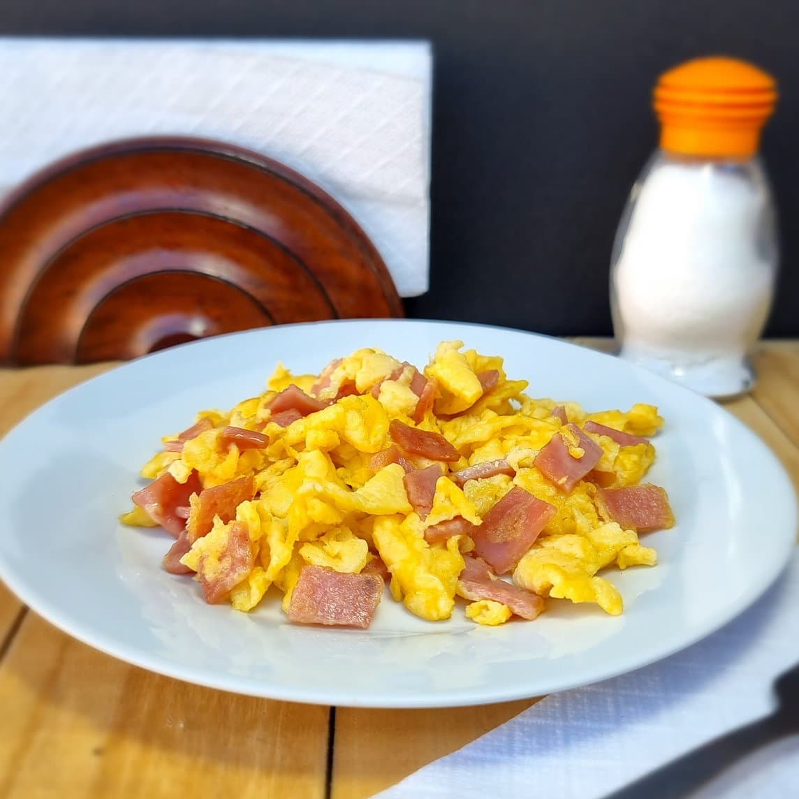 HUEVO CON JAMON
