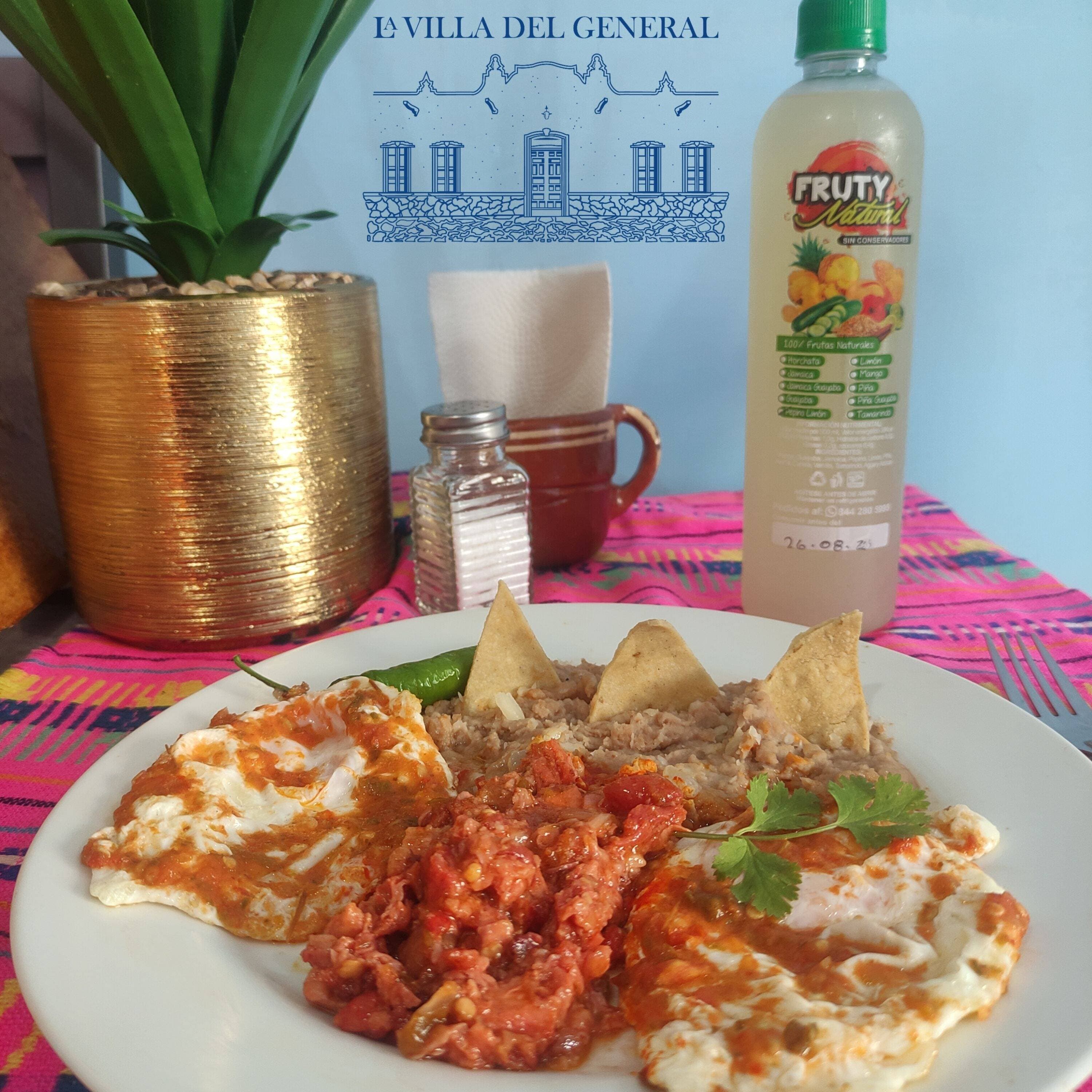 Huevos Estrellados con Chicharrón Prensado