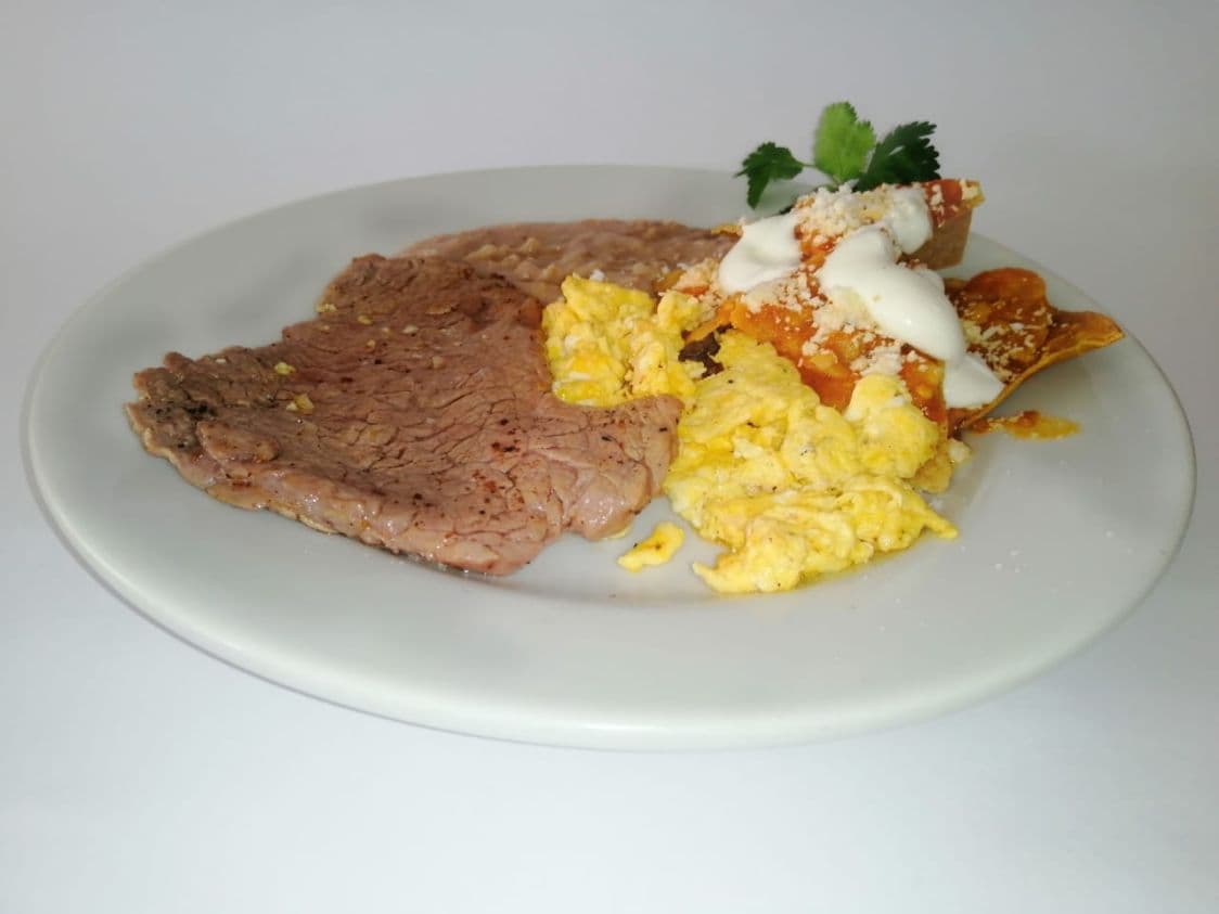 Huevos con Bistec