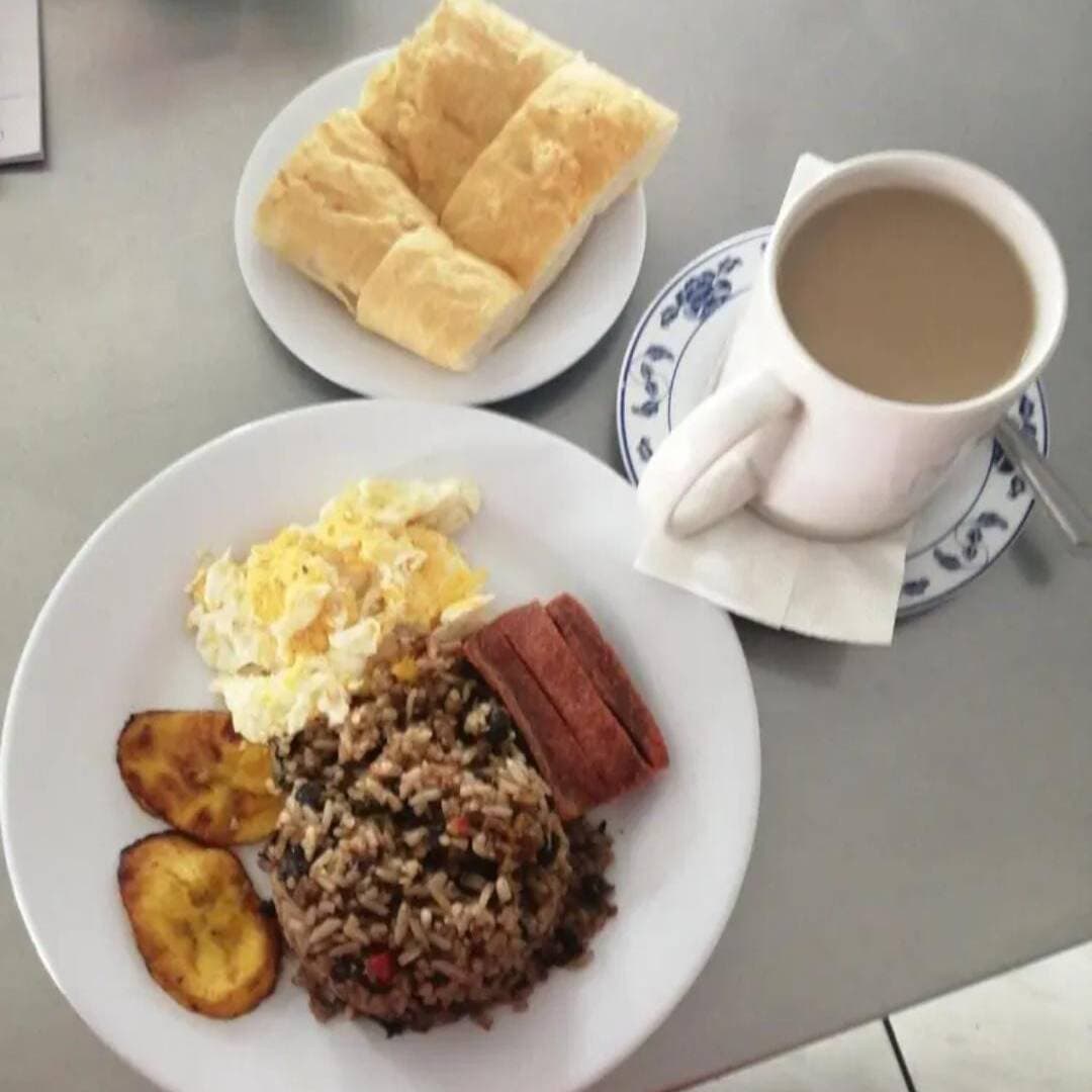 Gallo Pinto Mixto + Café