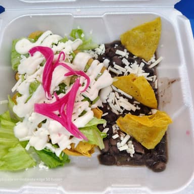 Tacos Dorados de Pollo