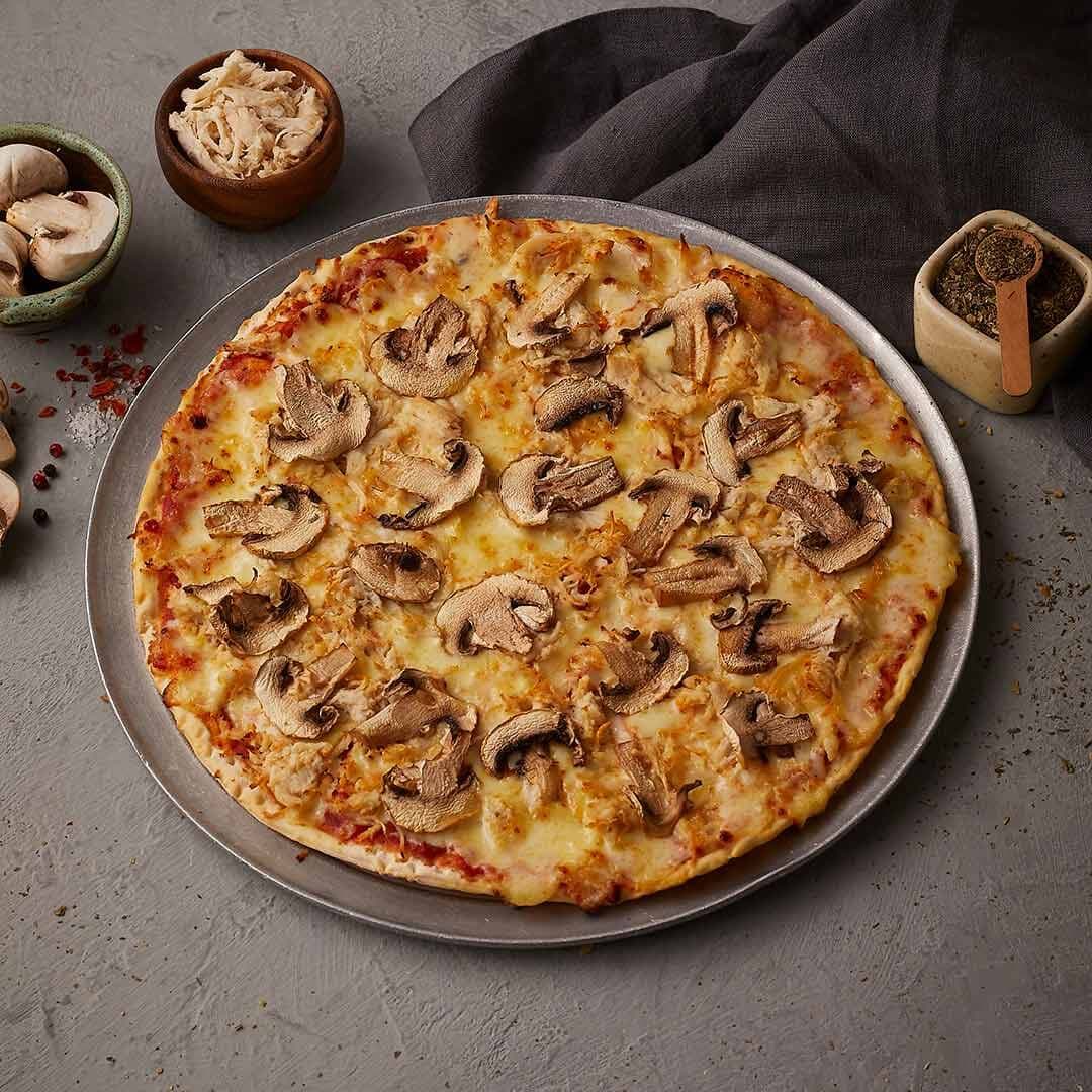 Pizza mediana  de Pollo y Champiñones