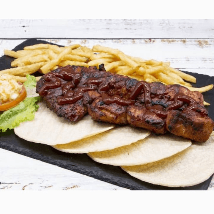 Costilla Criolla + Papas + Tortillas + Ensalada