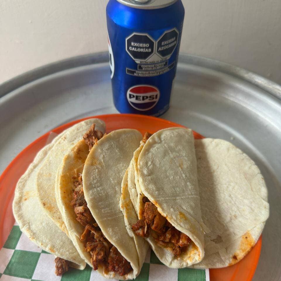 3 Tacos Suaves de Mixiote + Refresco