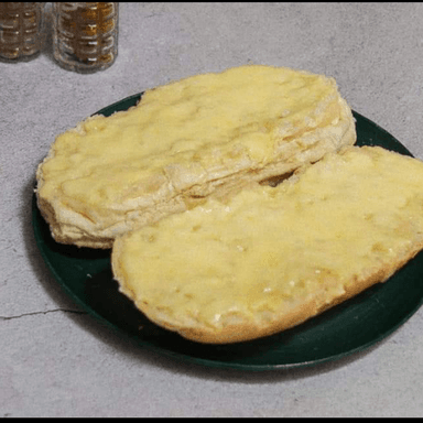 Pan con ajo y queso